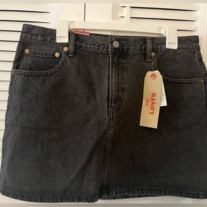 Levi’s Icon black denim skirt